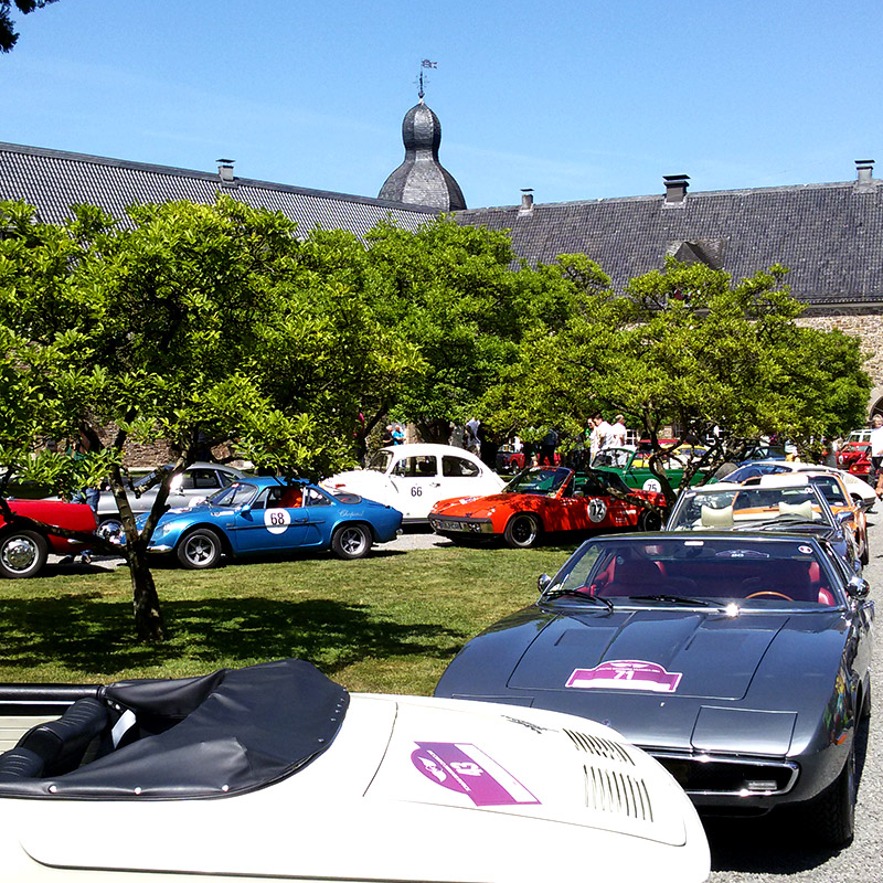 Oldtimer im Schlosspark in Ehreshoven