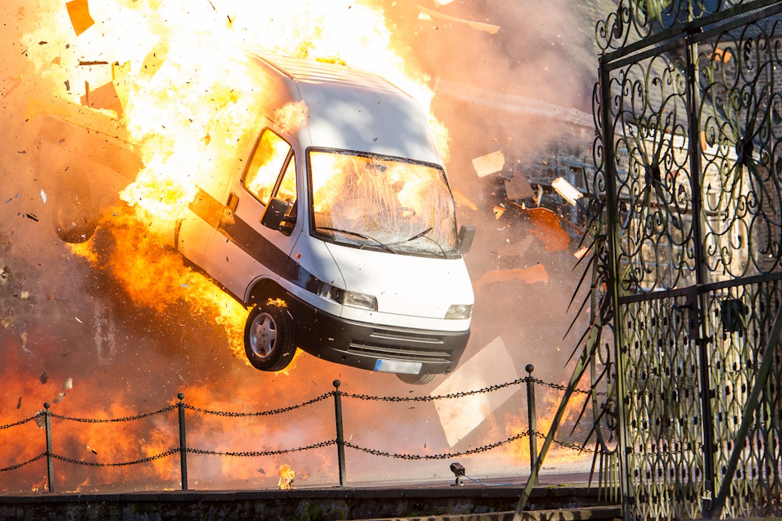 Film-Stunts mit Auto auf Schloss Ehreshoven