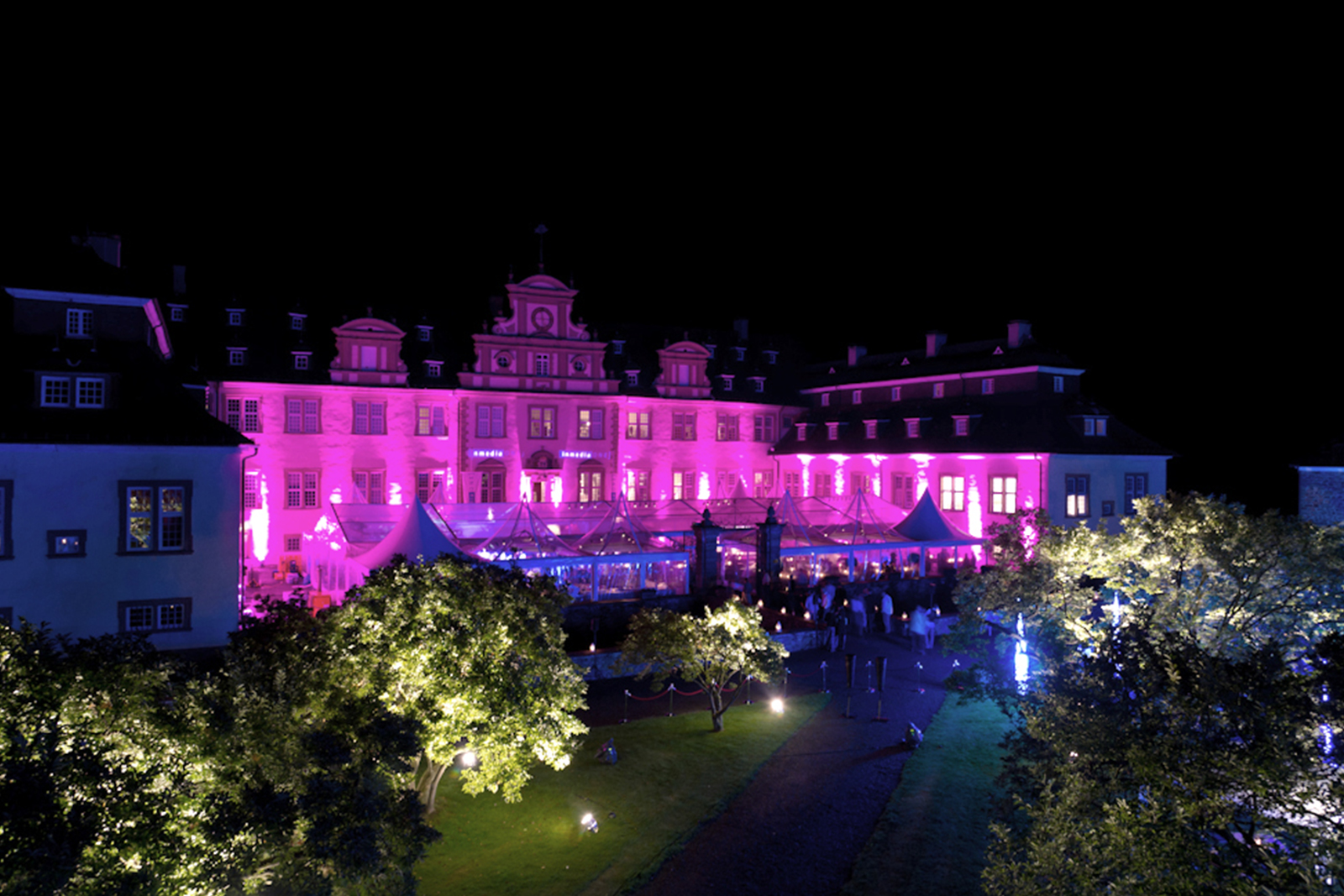 Eventbeleuchtung für Firmenevent auf Schloss